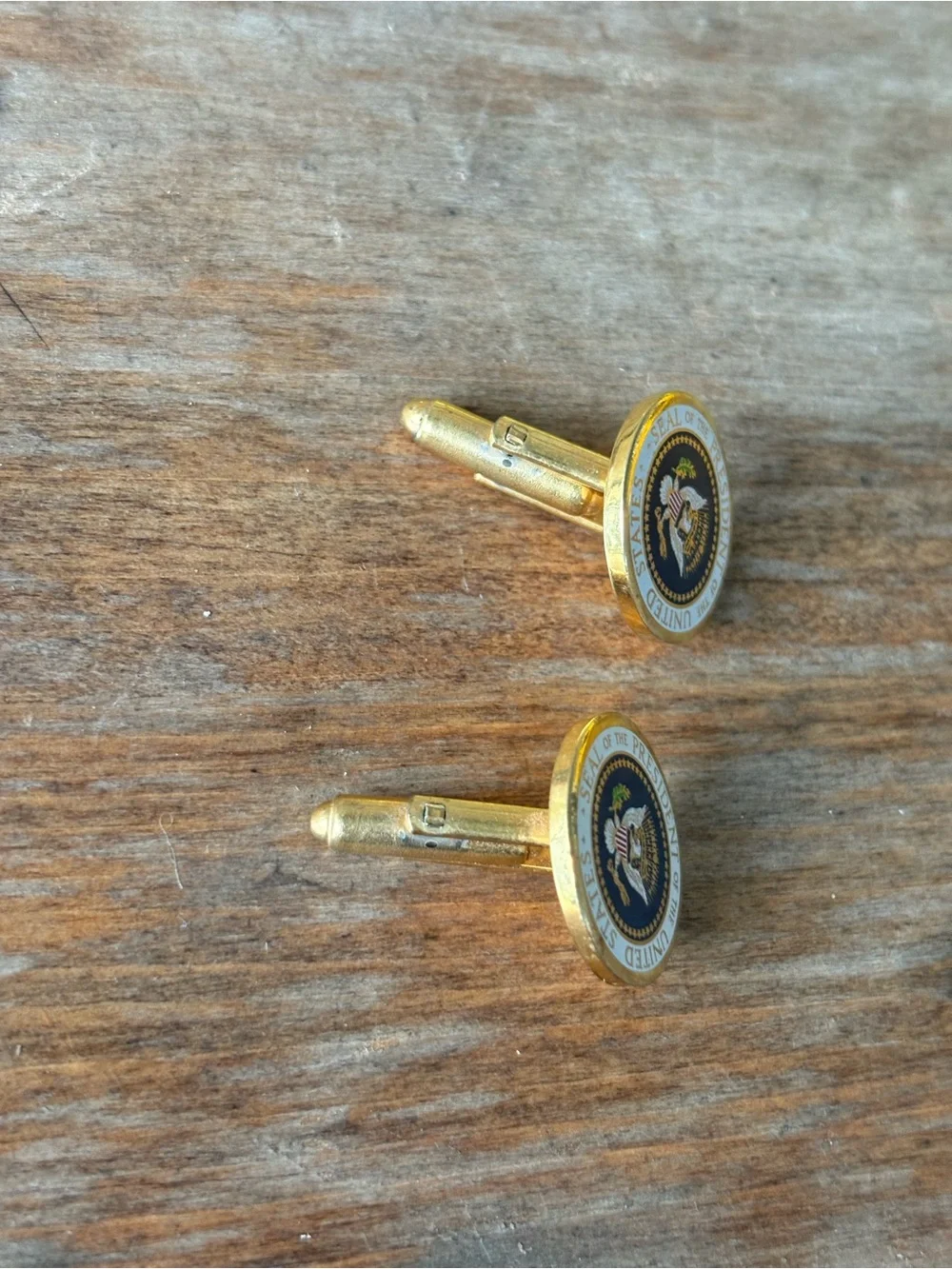 Gold-toned cufflinks feature a full-color enamel Presidential Seal.